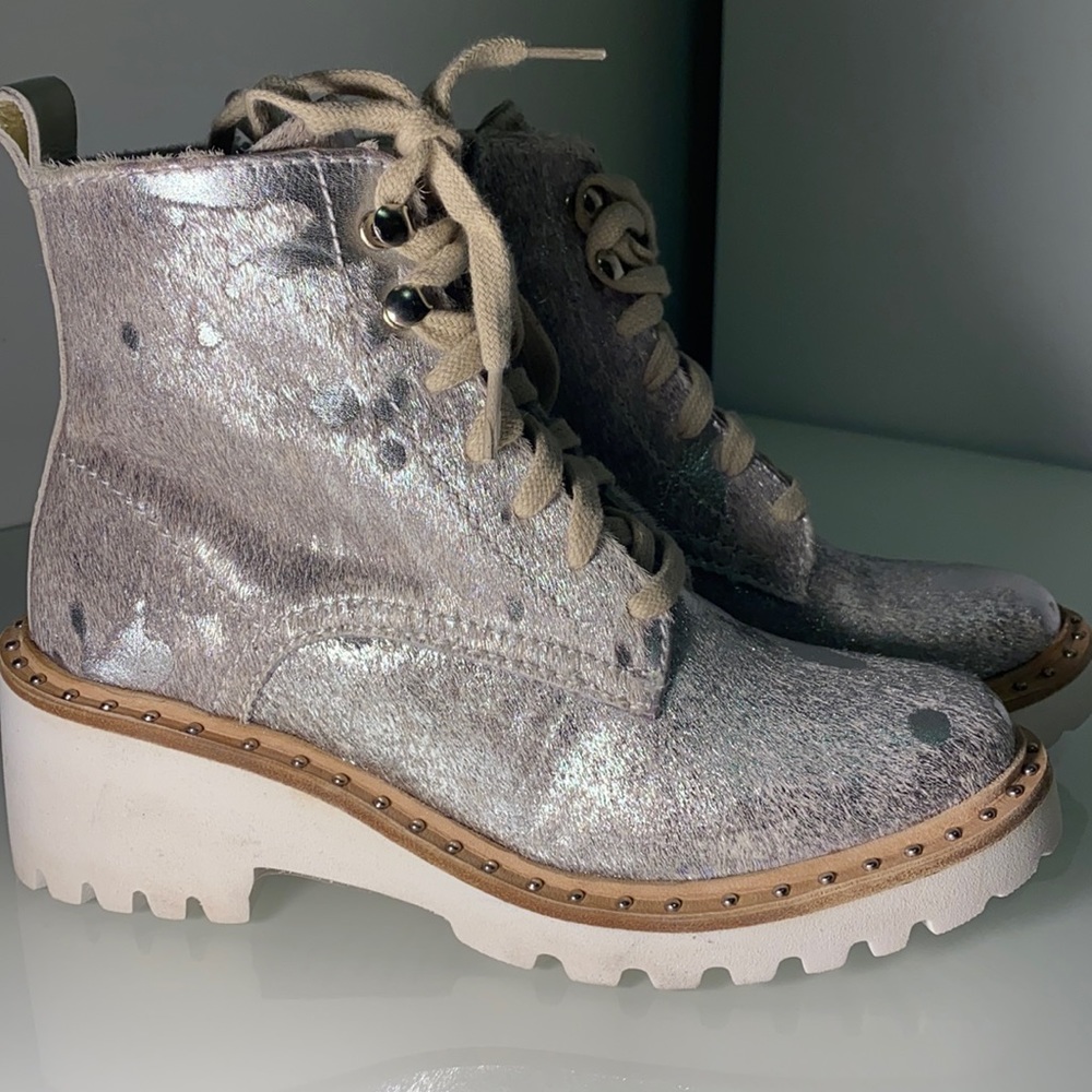 Very stylish and fashionable shoes!